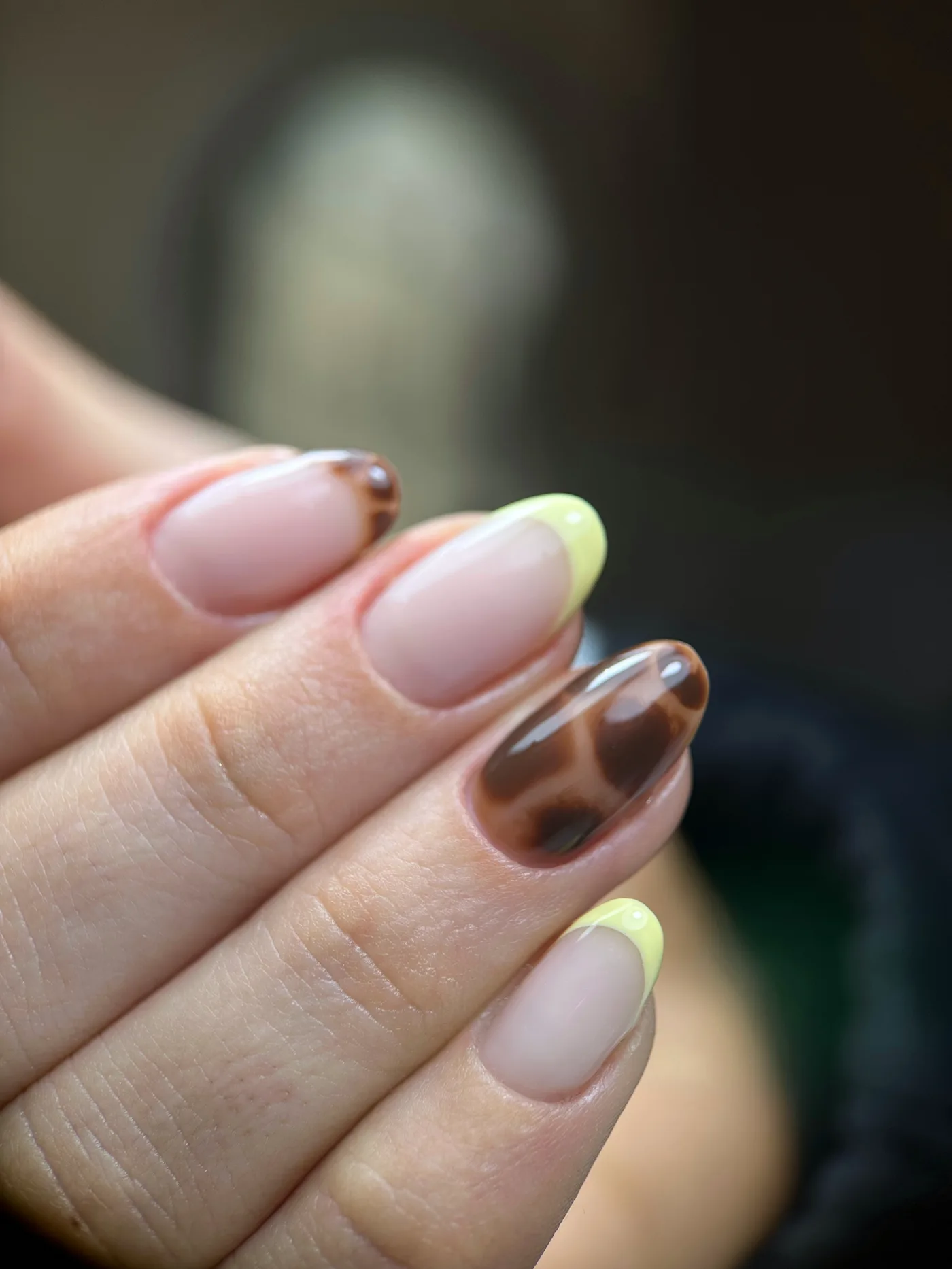 Nail art main levée — réalisation CM NAILS Bordeaux